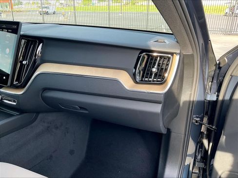 New 2026 Volvo XC60 T8 Plus w/ Climate Package PRO AWD/4WD image 28