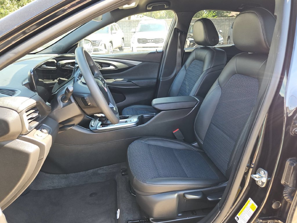 Used 2026 Buick Envista Preferred FWD image 25