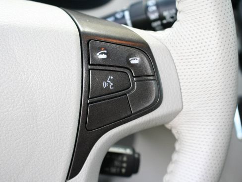 Used 2014 Toyota Sienna XLE image 18