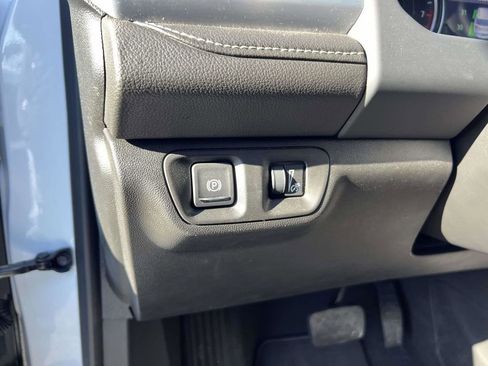 Used 2023 GMC Acadia SLT w/ Preferred Package image 26