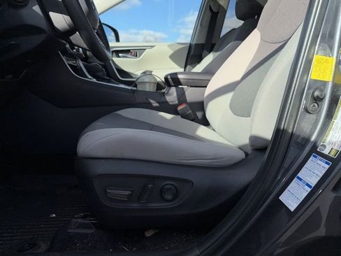 Used 2022 Toyota RAV4 XLE image 8