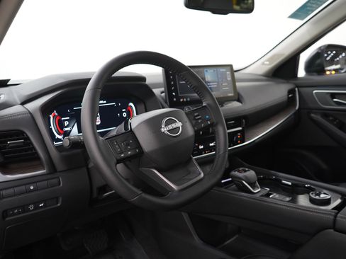 Used 2025 Nissan Rogue Platinum AWD/4WD image 28