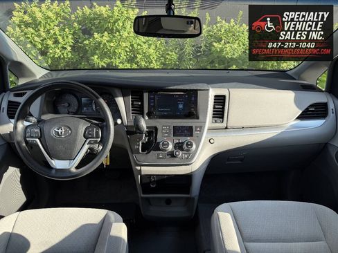 Used 2015 Toyota Sienna LE FWD image 33