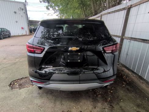 Used 2025 Chevrolet Blazer LT FWD image 3