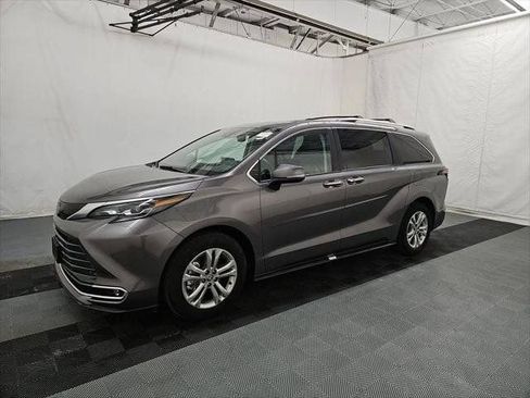 Used 2024 Toyota Sienna Platinum AWD/4WD image 13