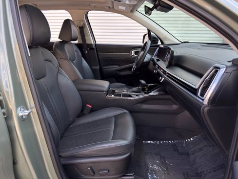 Used 2025 Kia Sorento SX AWD/4WD image 16