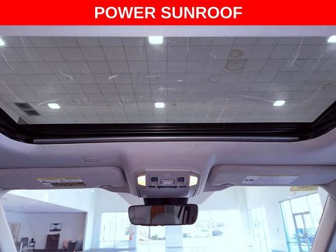 Used 2020 Toyota Highlander XLE image 6