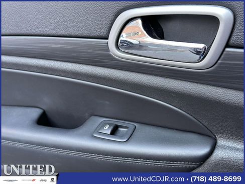 Used 2020 Jeep Grand Cherokee Laredo image 22