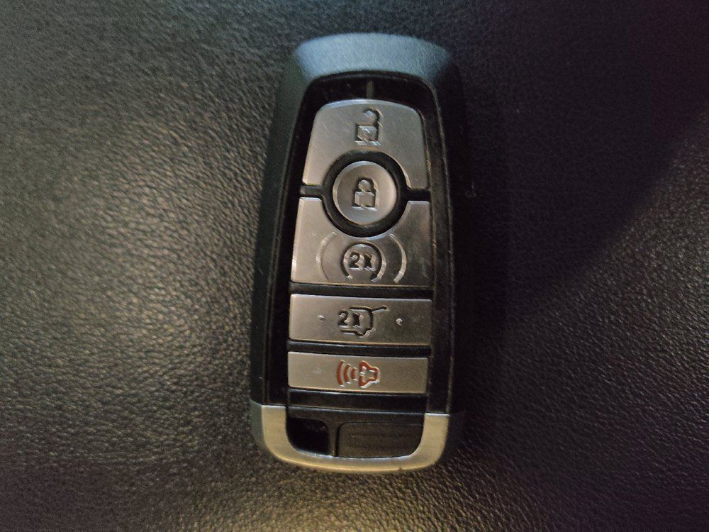 Used 2020 Ford Edge SEL w/ Convenience Package AWD/4WD image 32