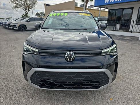 Used 2025 Volkswagen Taos SE image 2