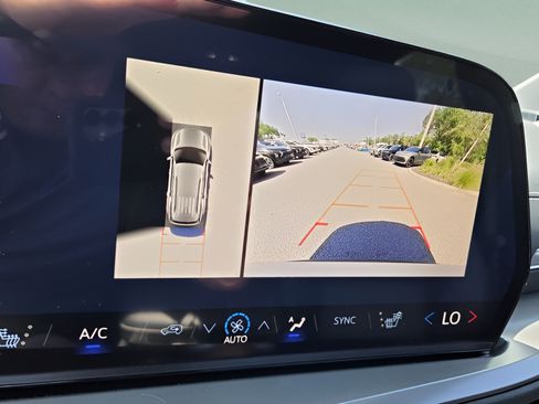 New 2026 Chevrolet Traverse LT w/ Enhanced Driving Package FWD image 19