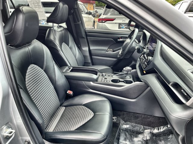 Used 2023 Toyota Highlander XSE AWD/4WD image 28