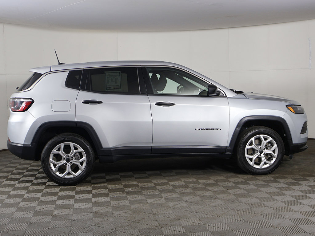 Used 2025 Jeep Compass Sport AWD/4WD image 17