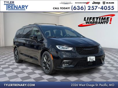 Used 2025 Chrysler Pacifica Limited