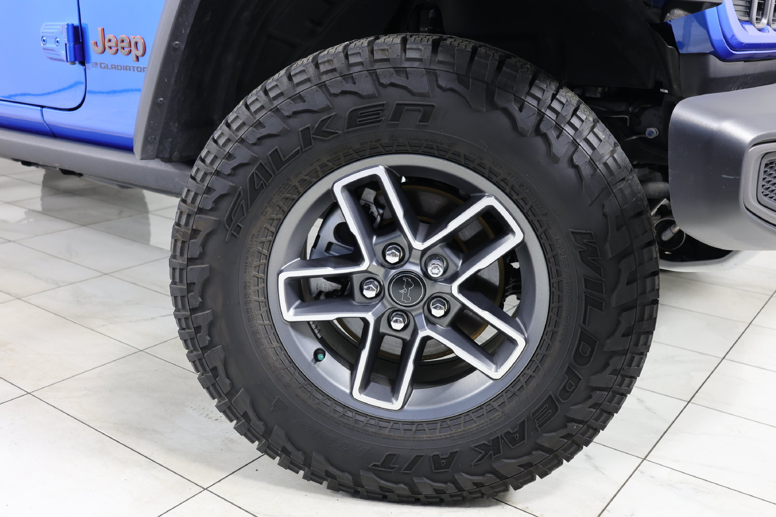 Used 2025 Jeep Gladiator Mojave w/ Convenience Group AWD/4WD image 12