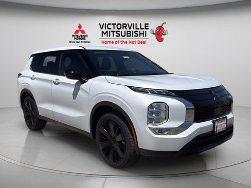 New 2026 Mitsubishi Outlander LE FWD image 1