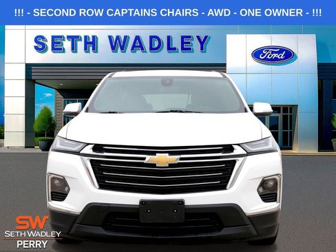 Used 2023 Chevrolet Traverse LT image 2