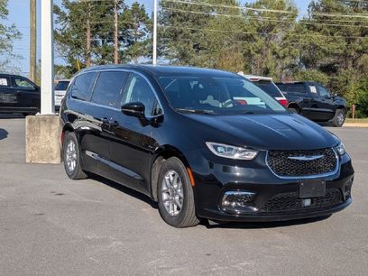 Used 2024 Chrysler Pacifica Touring-L