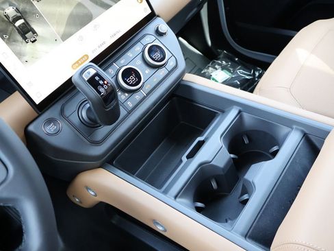 New 2026 Land Rover Defender 110 X-Dynamic SE AWD/4WD image 24