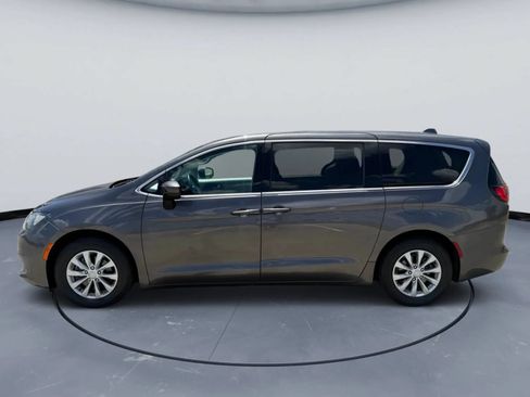 Used 2017 Chrysler Pacifica Touring FWD image 8