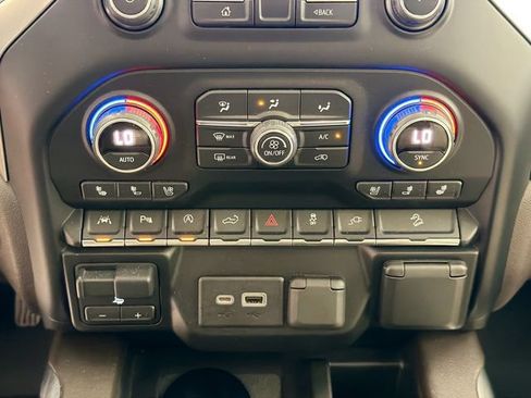 Used 2019 Chevrolet Silverado 1500 LTZ w/ LTZ Premium Package AWD/4WD image 15