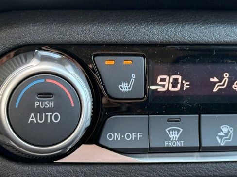 New 2025 Nissan Versa SR w/ Trunk Package image 29