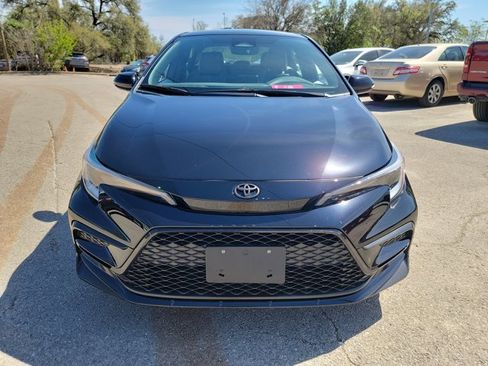 Used 2025 Toyota Corolla SE image 2