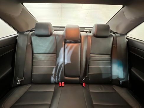 Used 2017 Toyota Camry XLE w/ Moonroof Package FWD image 25