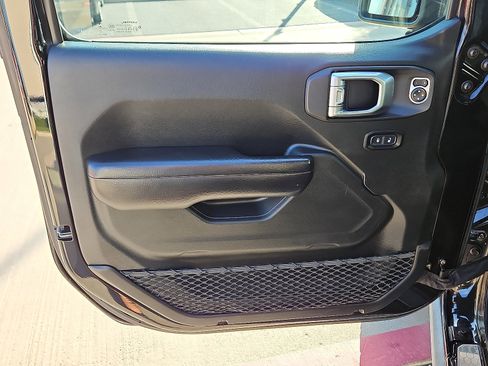 Used 2020 Jeep Wrangler Unlimited Rubicon w/ Steel Bumper Group image 13