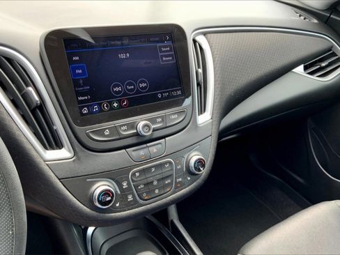 Used 2022 Chevrolet Malibu LT FWD image 34