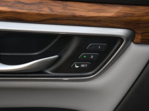 Used 2018 Honda CR-V Touring image 12