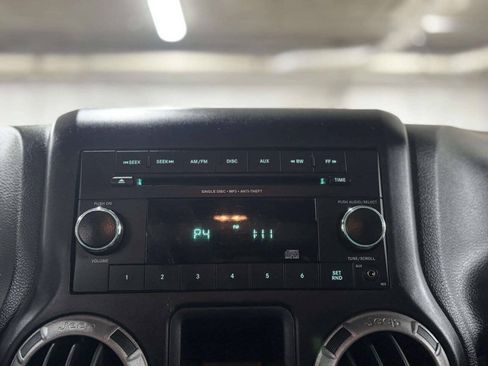 Used 2014 Jeep Wrangler Unlimited Sport AWD/4WD image 25