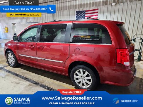 Used 2014 Chrysler Town & Country Touring FWD image 3