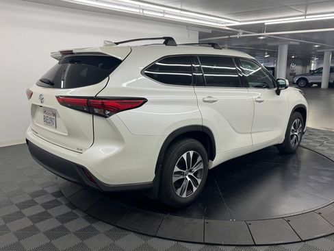 Used 2021 Toyota Highlander XLE FWD image 5
