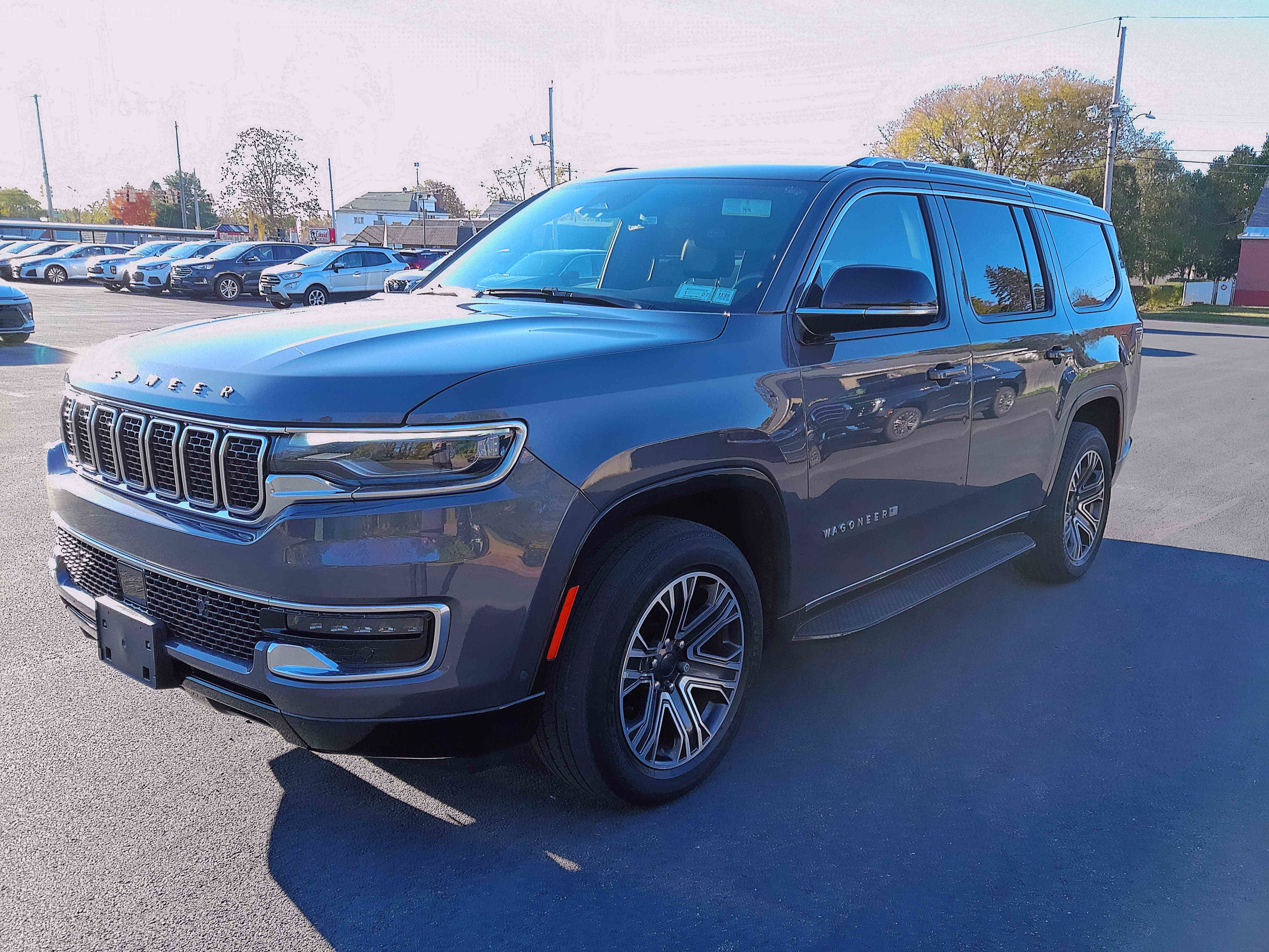 Used 2023 Jeep Wagoneer 4WD w/ Premium Group I image 10