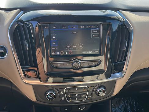 Used 2022 Chevrolet Traverse LS image 20