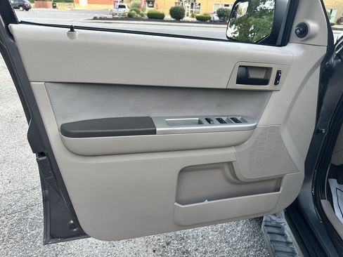 Used 2011 Ford Escape XLT image 22