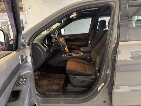 Used 2020 Jeep Grand Cherokee Laredo AWD/4WD image 6