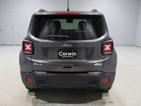 Certified 2018 Jeep Renegade Latitude w/ UConnect 8.4 Nav Group AWD/4WD image 4
