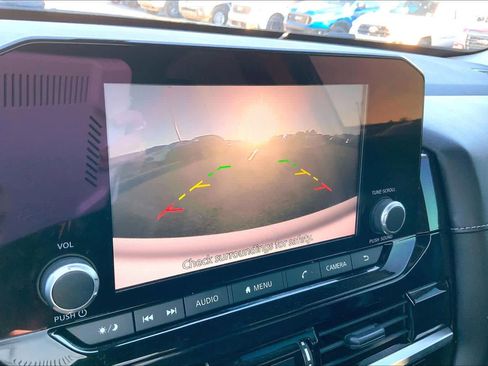 Used 2022 Nissan Pathfinder SV w/ SV Premium Package image 27