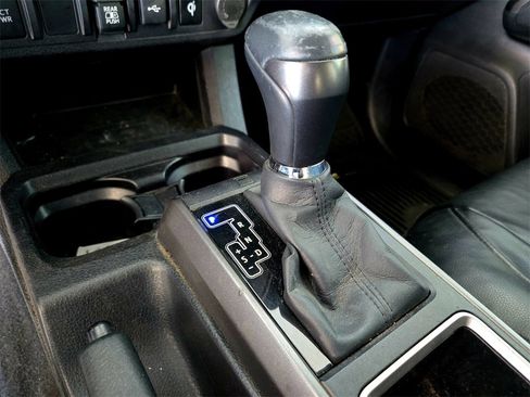 Used 2022 Toyota Tacoma TRD Off-Road image 23