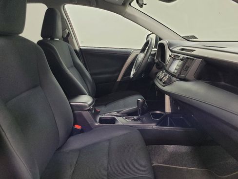 Used 2018 Toyota RAV4 LE image 21