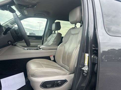 Used 2022 Jeep Wagoneer Series I AWD/4WD image 5