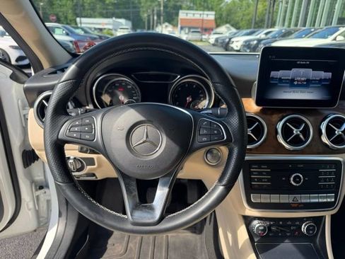 Certified 2020 Mercedes-Benz GLA 250 4MATIC image 14