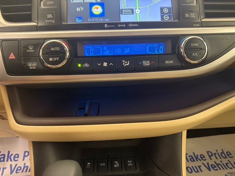 Used 2017 Toyota Highlander Limited AWD/4WD image 33