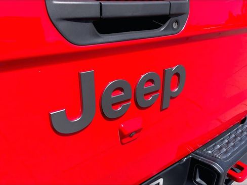 Used 2023 Jeep Gladiator Rubicon w/ Cold Weather Group AWD/4WD image 31
