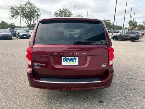 Used 2018 Dodge Grand Caravan SXT FWD image 4