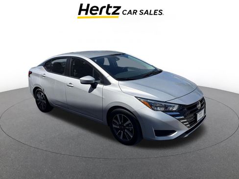 Used 2025 Nissan Versa SV image 1