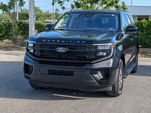 Used 2025 Ford Expedition Active image 7