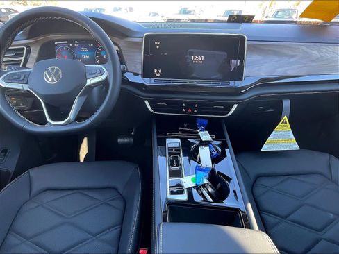 New 2026 Volkswagen Atlas SE image 12